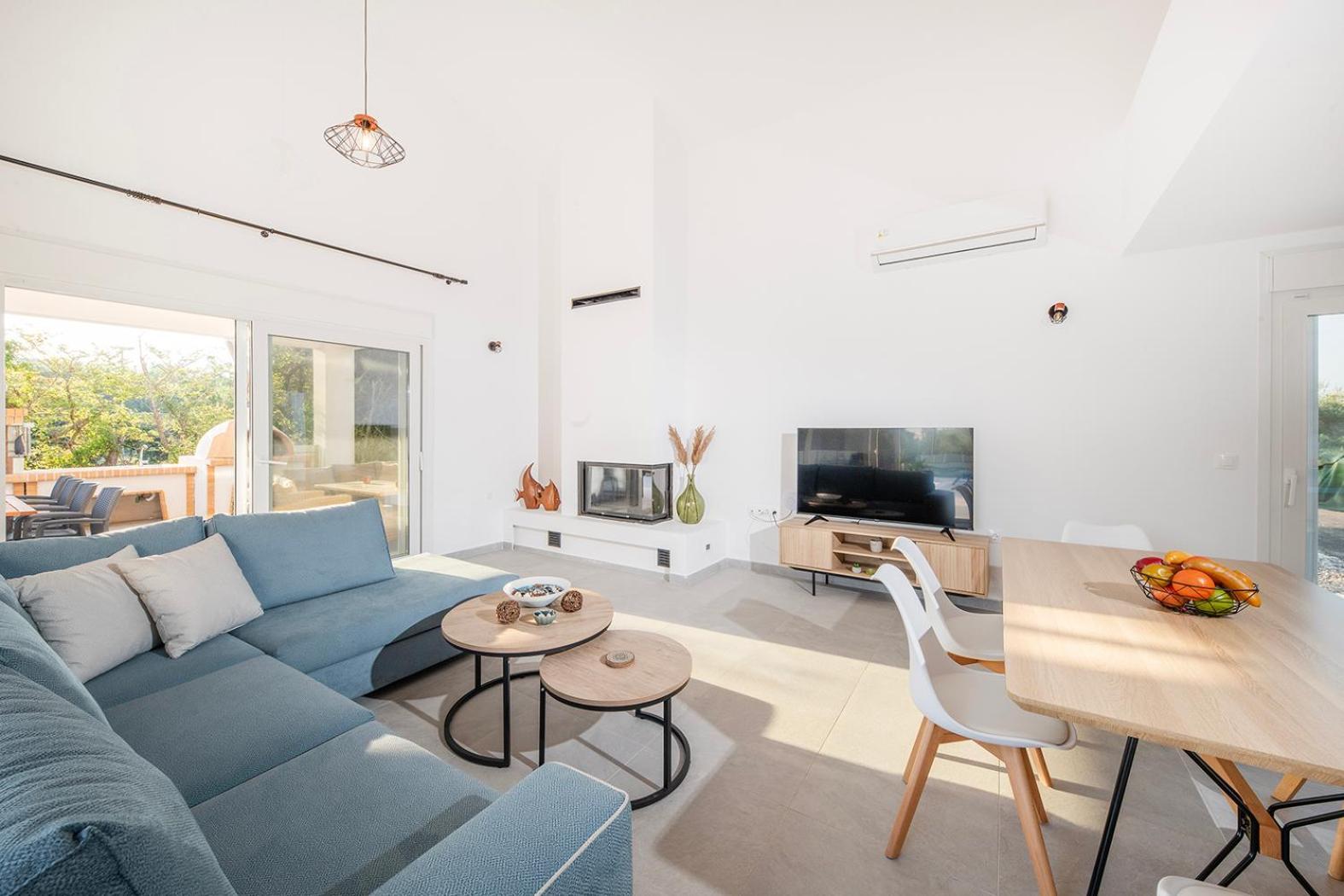 Villa Ami, Roda, Corfu: 10 Guests, Heated Pool, Private Mini Golf, Pool Table & More!! 外观 照片