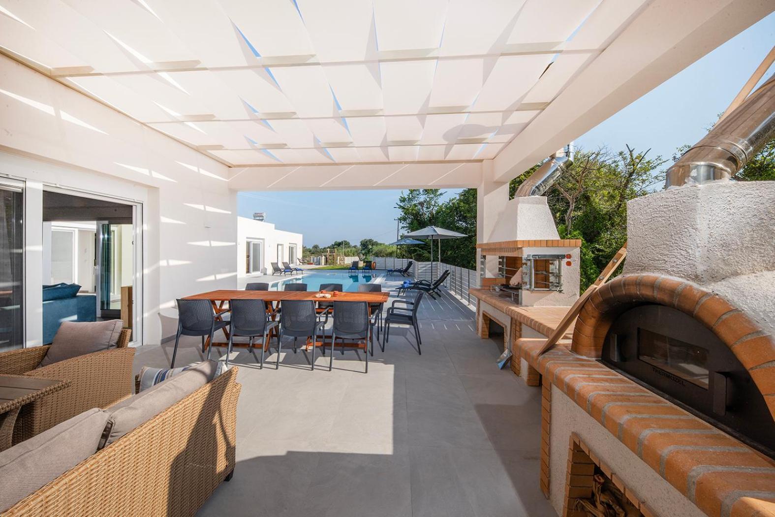 Villa Ami, Roda, Corfu: 10 Guests, Heated Pool, Private Mini Golf, Pool Table & More!! 外观 照片