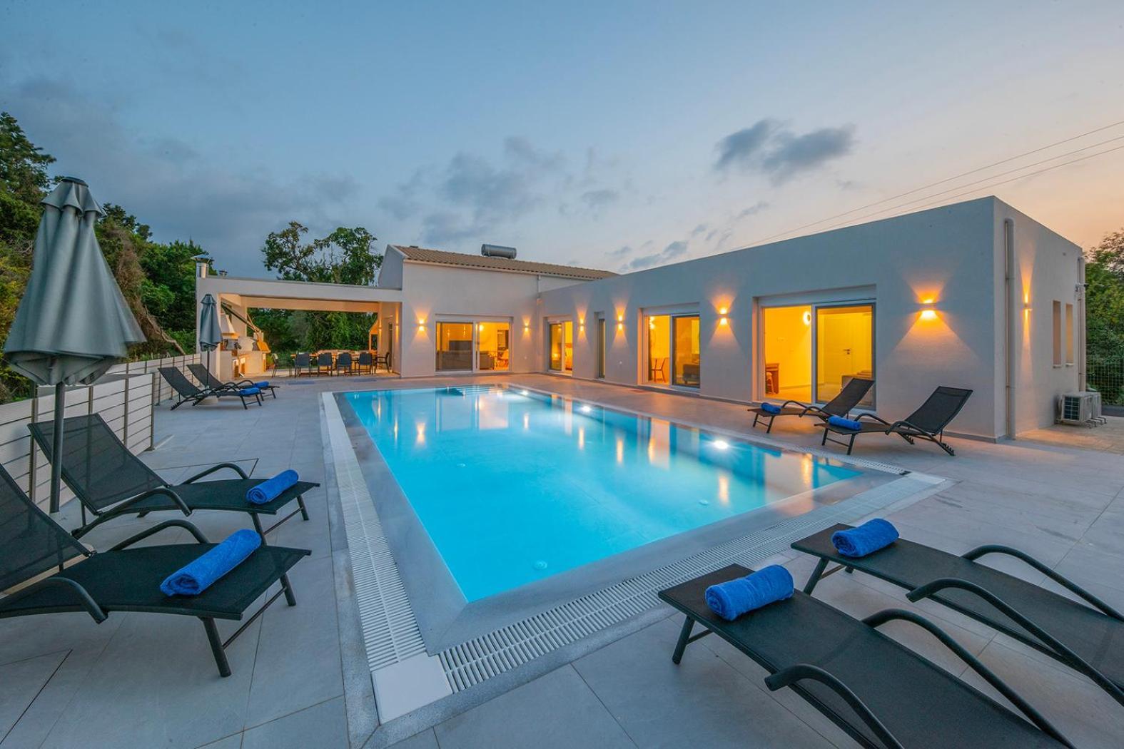 Villa Ami, Roda, Corfu: 10 Guests, Heated Pool, Private Mini Golf, Pool Table & More!! 外观 照片