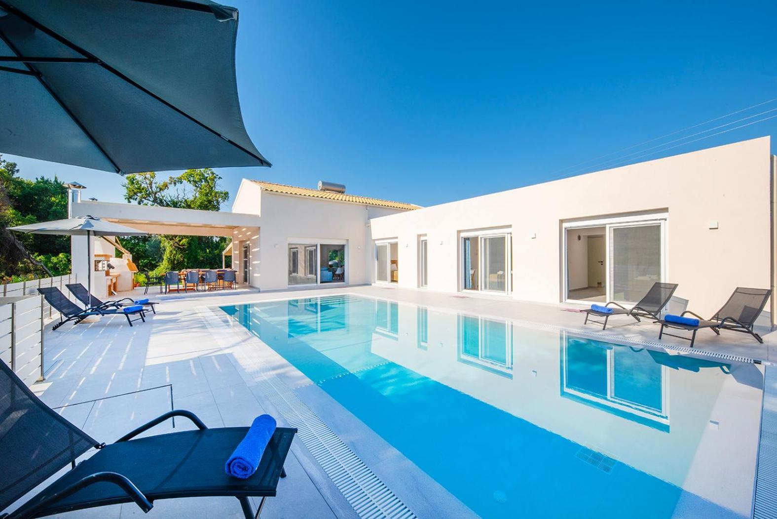 Villa Ami, Roda, Corfu: 10 Guests, Heated Pool, Private Mini Golf, Pool Table & More!! 外观 照片