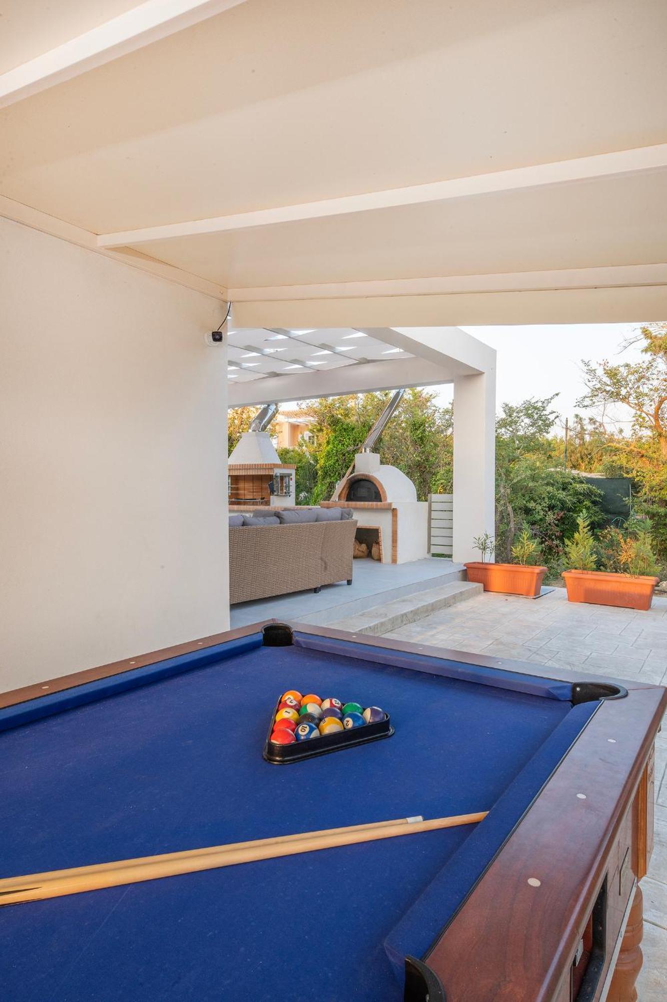 Villa Ami, Roda, Corfu: 10 Guests, Heated Pool, Private Mini Golf, Pool Table & More!! 外观 照片