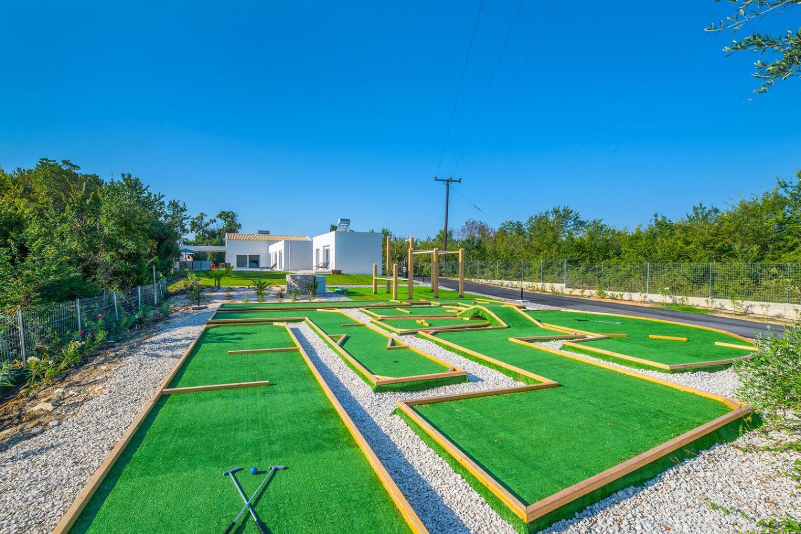 Villa Ami, Roda, Corfu: 10 Guests, Heated Pool, Private Mini Golf, Pool Table & More!! 外观 照片